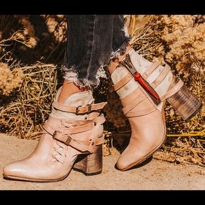 FreeBird Steve Madden- Never Worn